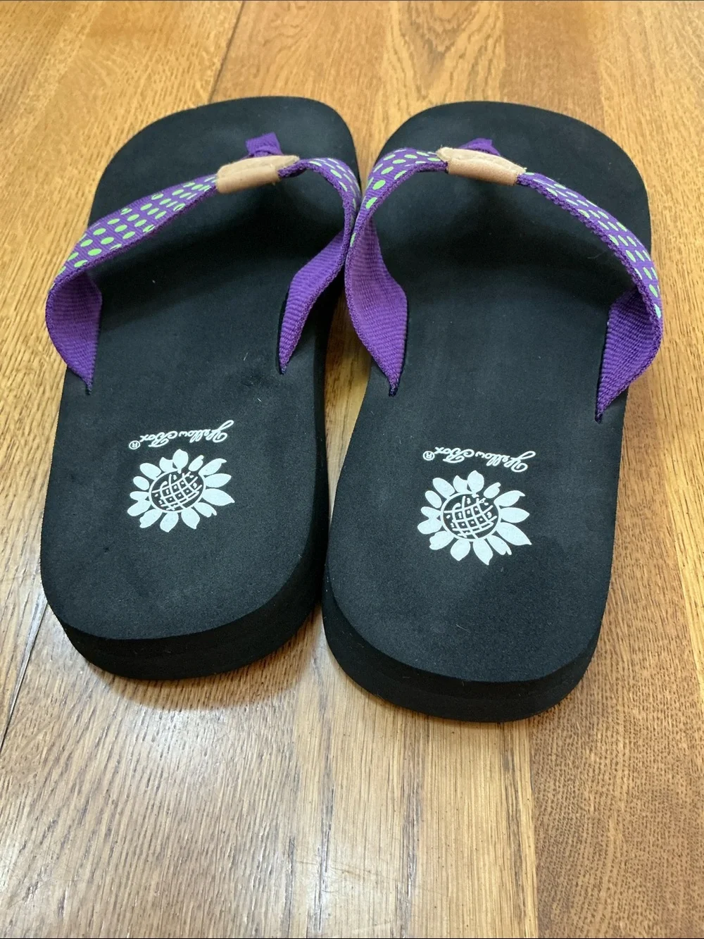 Woman’s Yellow Box flip flops purple with green polka dots. Size 8.5. New! Never - Picture 4 of 6